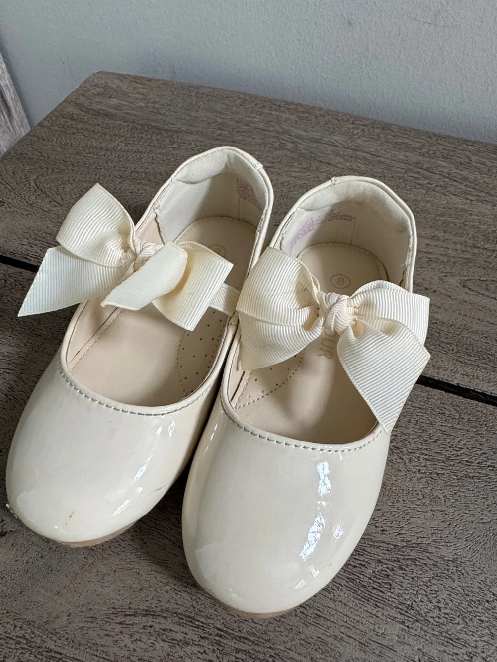 L'Amour Girls Patent Mary Jane Shoes with Bow - Cream